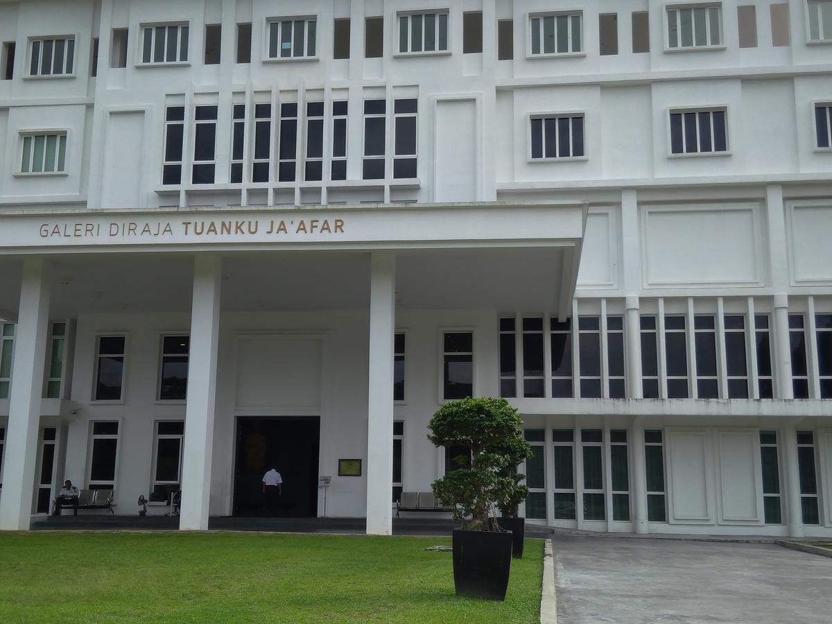Homestay D'ashikin Village & *